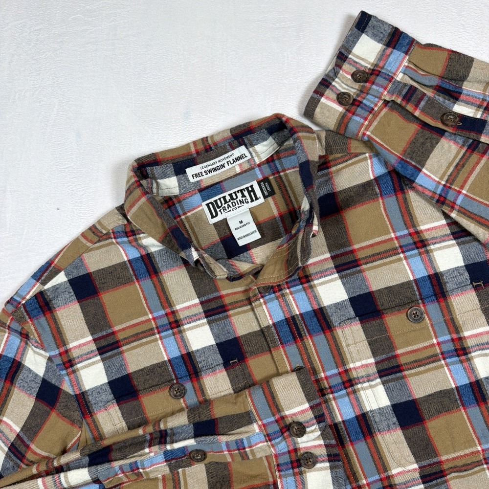 Duluth Trading Co Free Swingin' Flannel Shirt Mens M Navy Blue Plaid Relaxed Fit